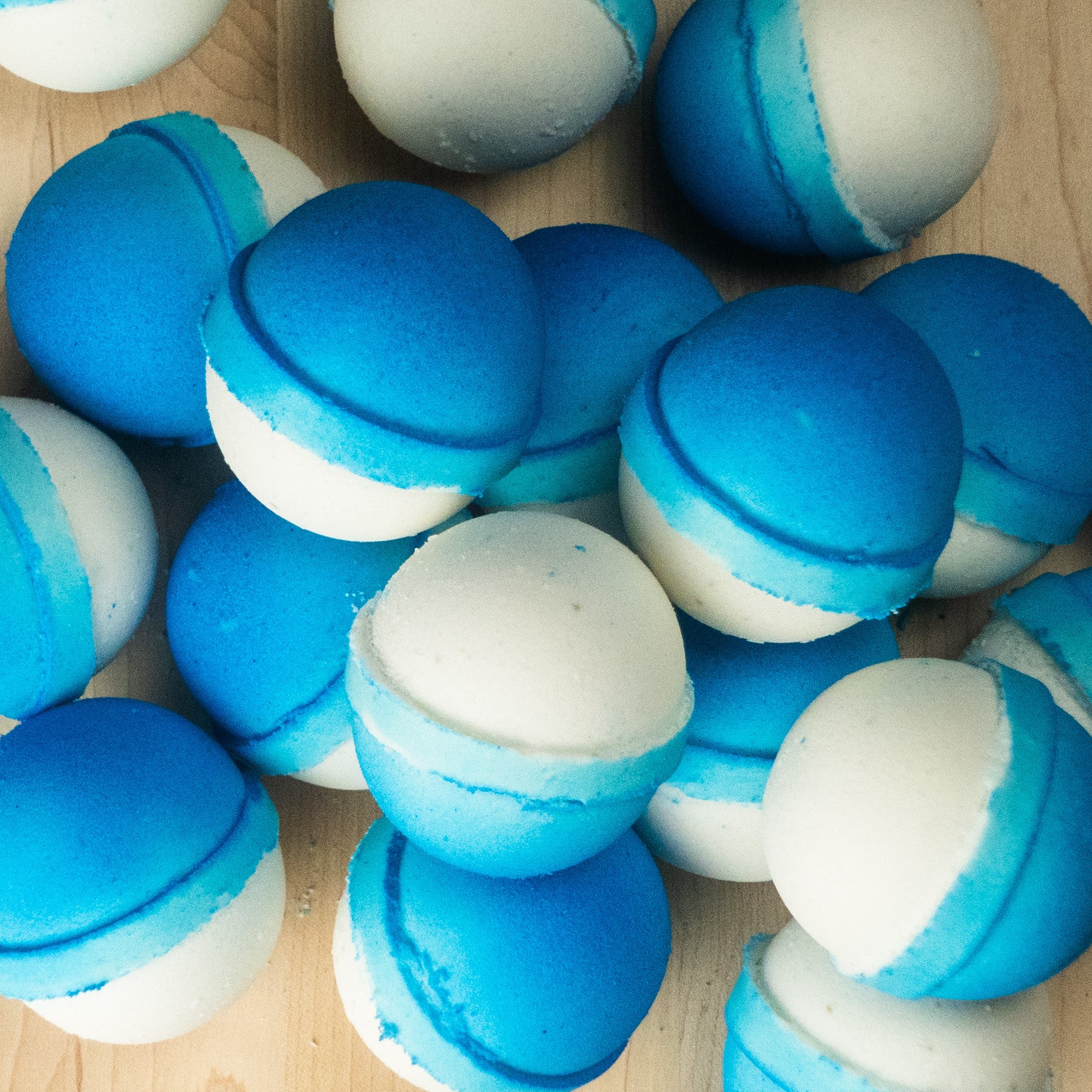 Snowy Morning Jojoba and Shea Bath Bomb Product Photo 1