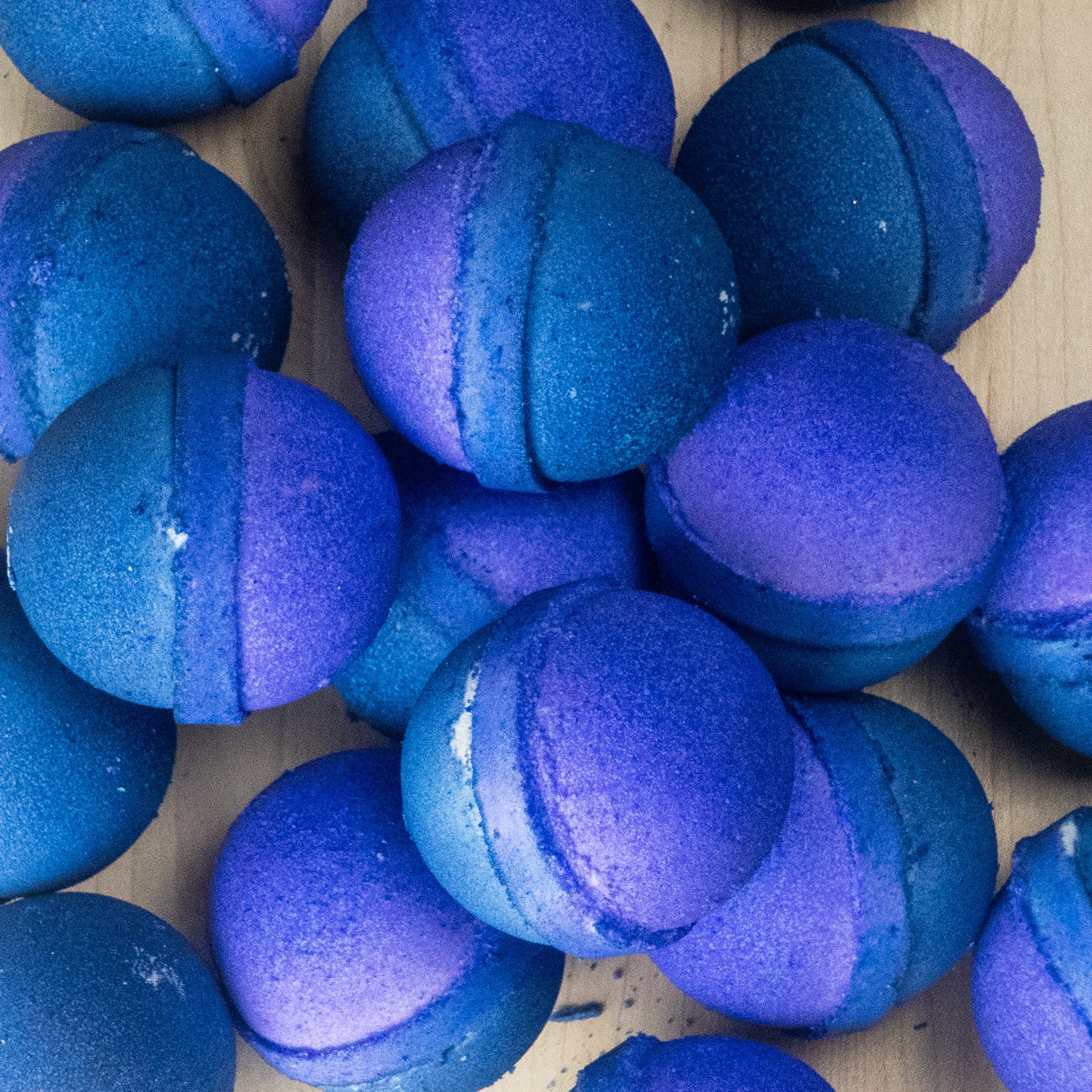 Sugarplum Jojoba and Shea Bath Bomb Product Photo 1